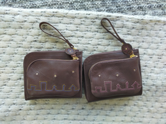 刺繍革財布『街』Dark -Brown（牛革）コンパクト型二つ折り財布 13枚目の画像