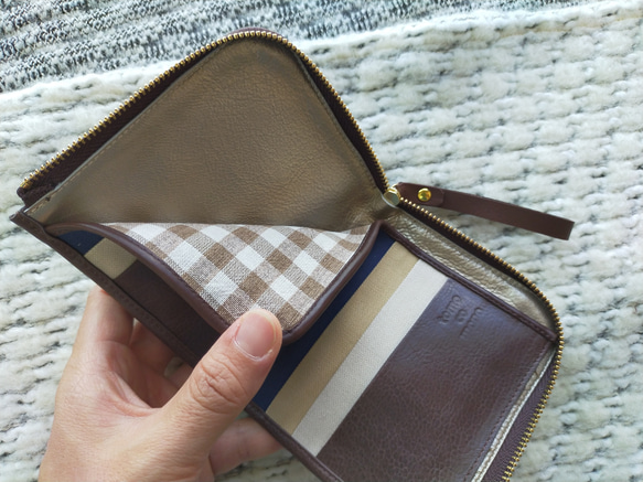 刺繍革財布『街』Dark -Brown（牛革）コンパクト型二つ折り財布 5枚目の画像