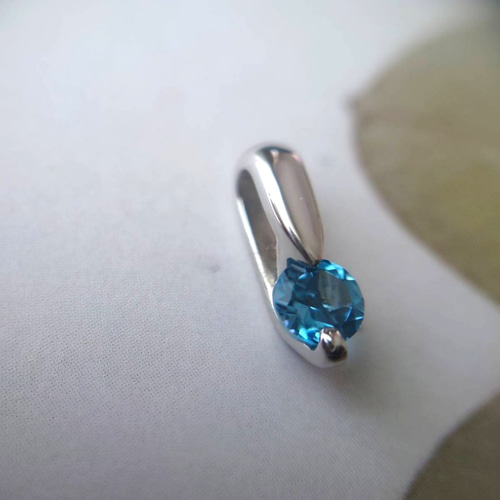 Pt900 ブルートパーズトップ Pt900 ブルートパーズ シンプルトップ 売り切り 1点もの チェーンなし