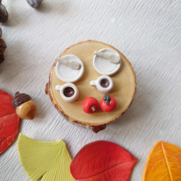 秋のインテリア　【アップルパイ焼けたよ】クマ　リス　切り株　森のカフェ 9枚目の画像