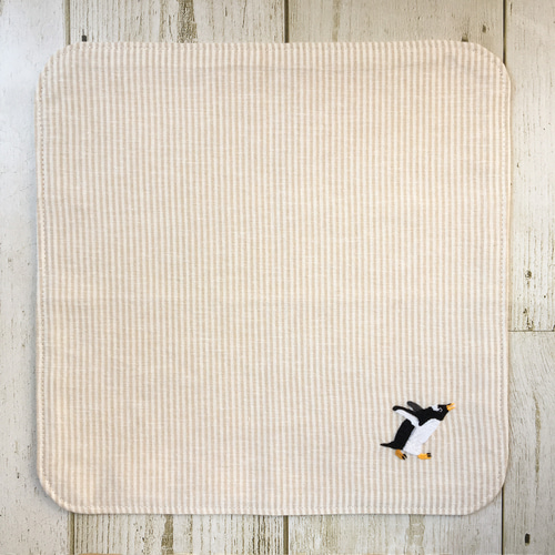 ペンギン*やわらかガーゼハンカチ*大2枚セット*ハンドメイド ジェンツーペンギンの刺繍ガーゼハンカチ ハンカチ・手ぬぐい