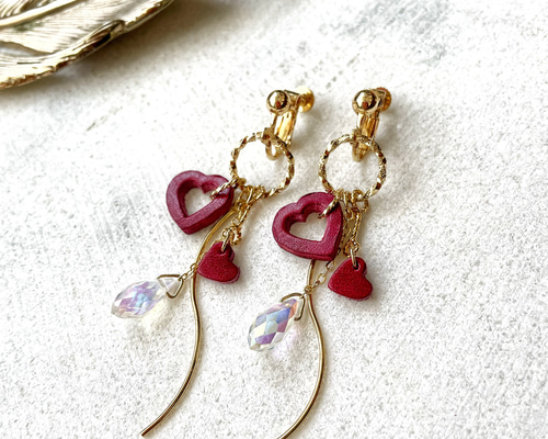 ピンクオーガンジーリボンとオープンハートのビジューピアス/イヤリング ピンクオーガンジーリボンとオープンハートのビジューピアス