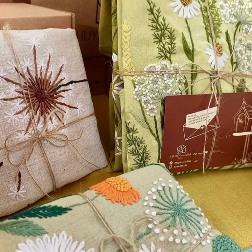 セット 三枚 / 手作りの刺繍枕カバー100%刺繍入り仕上げ花柄
