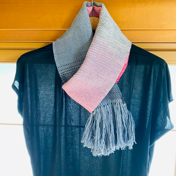 ストール　ピンク　グレー　グラデーション　ウール　男性　女性　手織り　チクチクしない 6枚目の画像