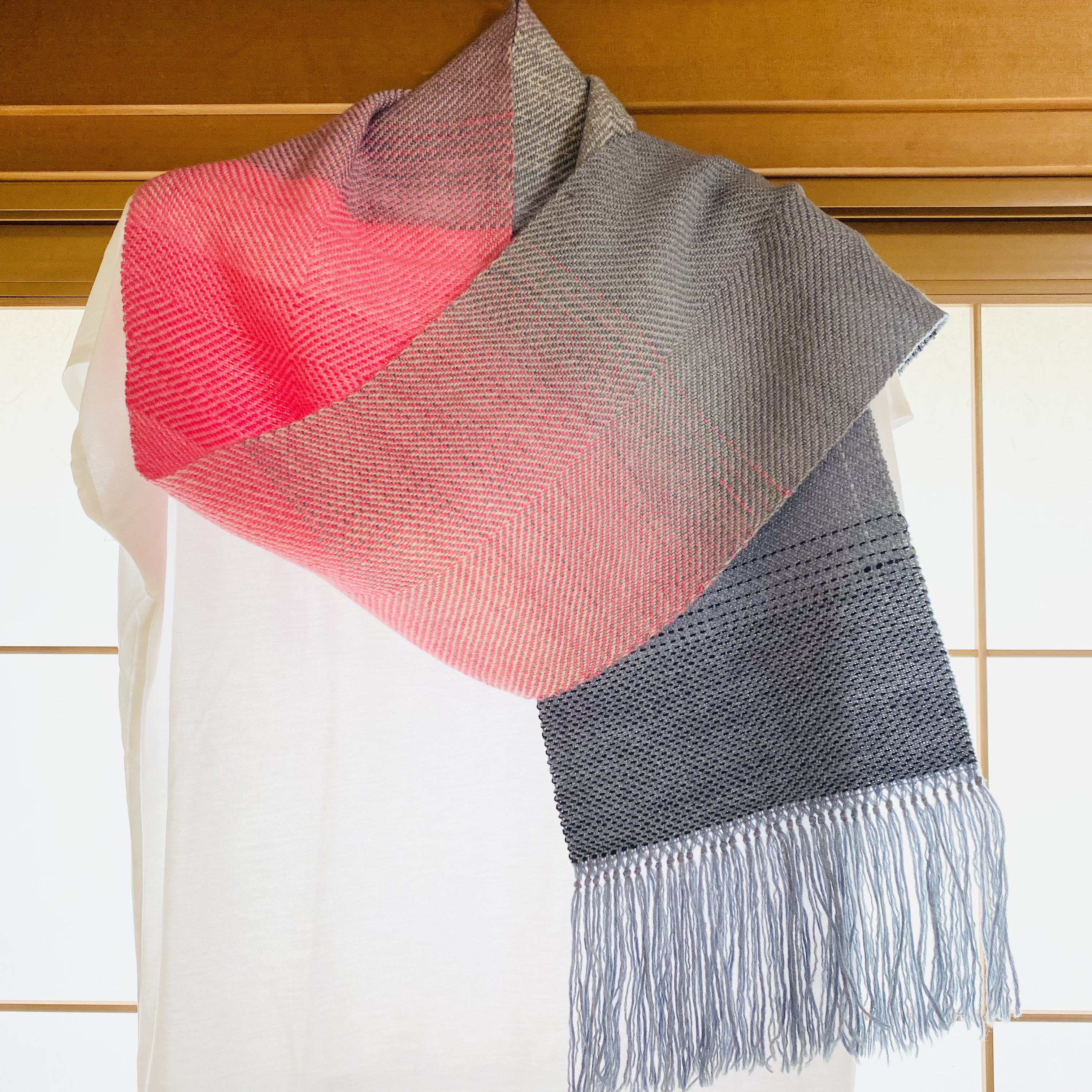 ストール　ピンク　グレー　グラデーション　ウール　男性　女性　手織り　チクチクしない
