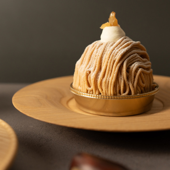 新品・未使用　1点物　樹齢35年の栗(クリ)の木で作ったデザイナーズの木皿 百年木材 栗の木で作ったモンブランのお皿 中皿 百年木材 通販