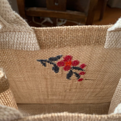 鳥と赤い実の刺繍バッグ 6枚目の画像