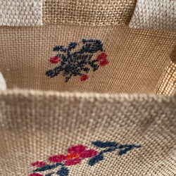 鳥と赤い実の刺繍バッグ 5枚目の画像