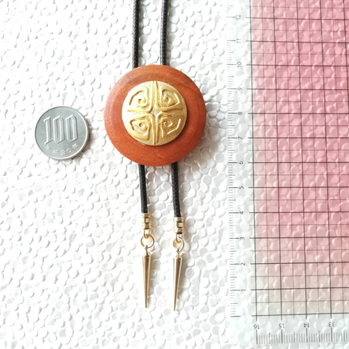 再販】大ぶりウッド(キャメル)&マットゴールドボタンのループタイ  