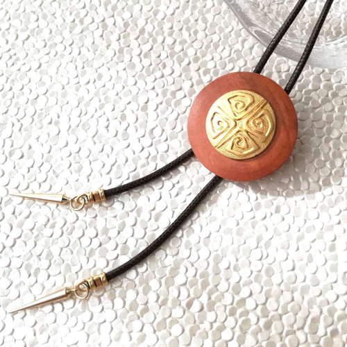 再販】大ぶりウッド(キャメル)&マットゴールドボタンのループタイ  