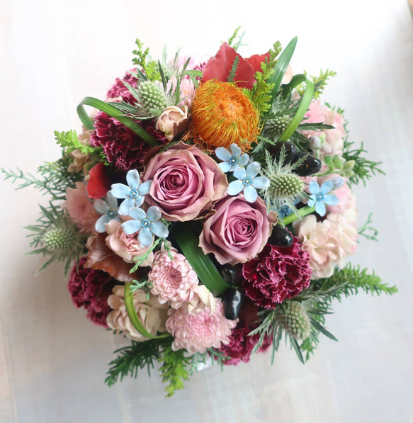 【生花】季節のフラワーアレンジメント ￥3,800【贈られる方のイメージで制作】 1枚目の画像