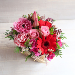 【生花】季節のフラワーアレンジメント ￥3,800【贈られる方のイメージで制作】 3枚目の画像