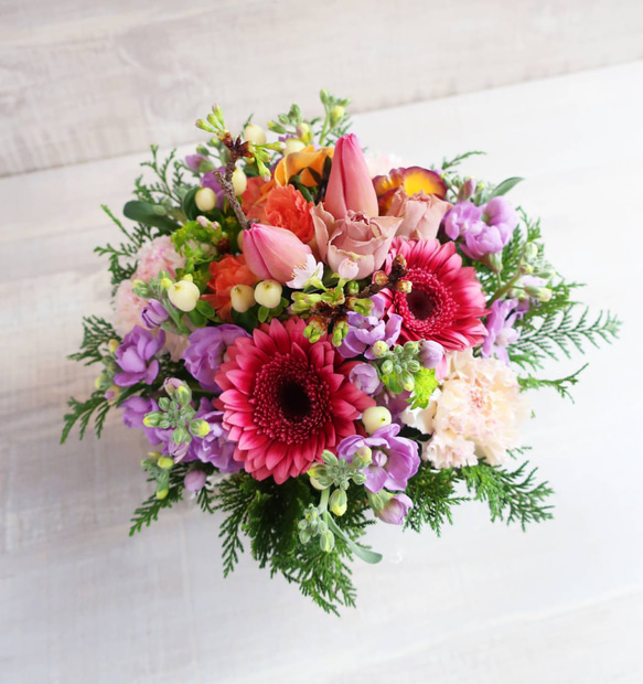 【生花】季節のフラワーアレンジメント ￥3,800【贈られる方のイメージで制作】 8枚目の画像