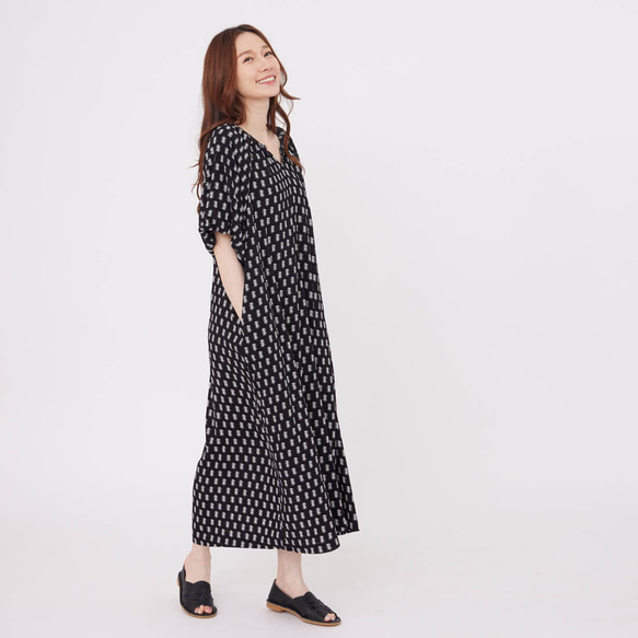 Kelly V Neck Puff Sleeve Dress Black Printed 3枚目の画像