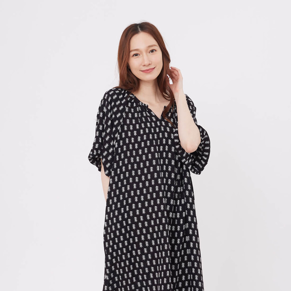 Kelly V Neck Puff Sleeve Dress Black Printed 7枚目の画像