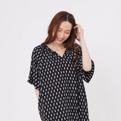 Kelly V Neck Puff Sleeve Dress Black Printed 8枚目の画像