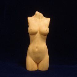 木彫刻 アート『 トルソ 』  裸婦 芸術 アート 女性 ハンドメイド 松 手彫り 彫刻 2枚目の画像