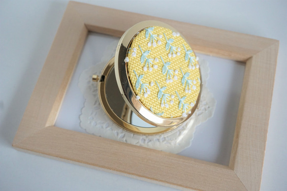 【受注制作】刺繍コンパクトミラー「花03」 2枚目の画像