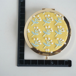 【受注制作】刺繍コンパクトミラー「花03」 3枚目の画像
