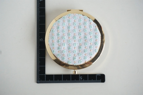 刺繍コンパクトミラー「模様02」 3枚目の画像