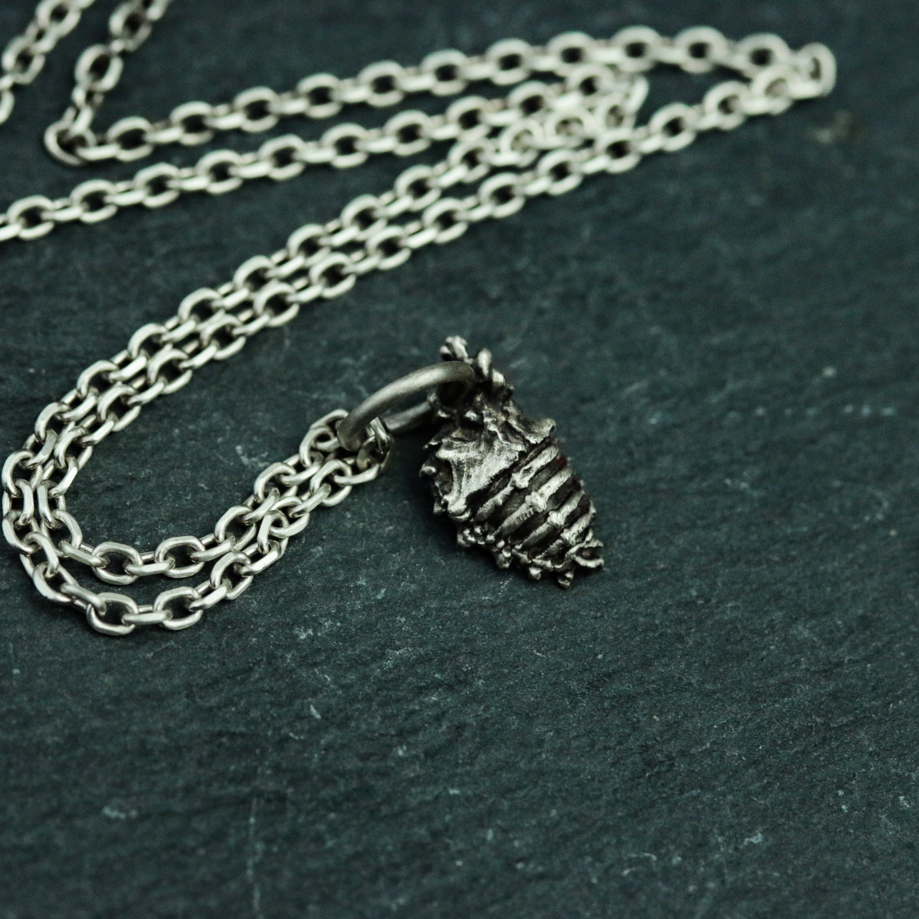 スカル ハート シルバー ペンダント、ハート シルバー ペンダント、個性的なゴシック スターリング シルバー - 手作り