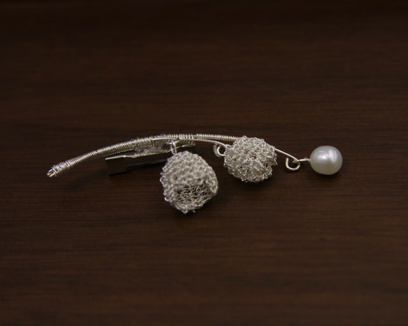 すずらんの花ブローチ丨銅かぎ針編み淡水パール丨セレモニーギフト·結婚祝い 1枚目の画像