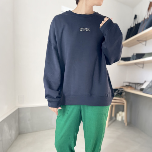 【美品】Saturネイビー刺繍ロゴクルーネックスウェット ユニセックス 】刺繍 ビッグシルエット クルーネック スウェット