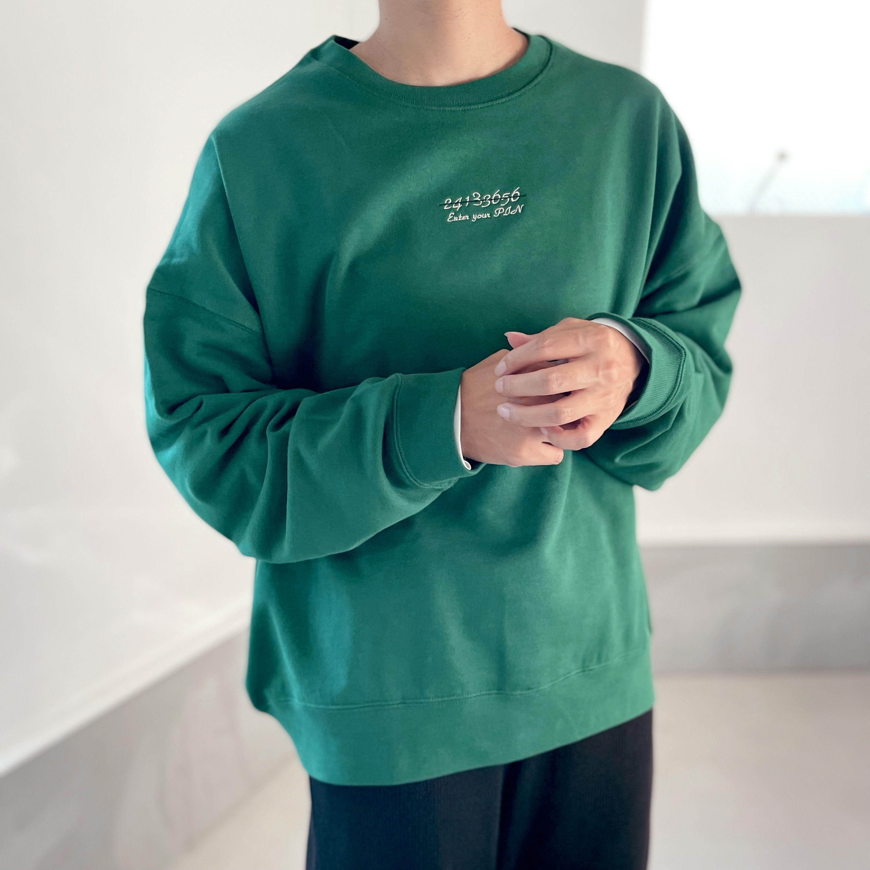 【ユニセックス 】刺繍 ビッグシルエット クルーネック スウェット　裏パイル【グリーン】