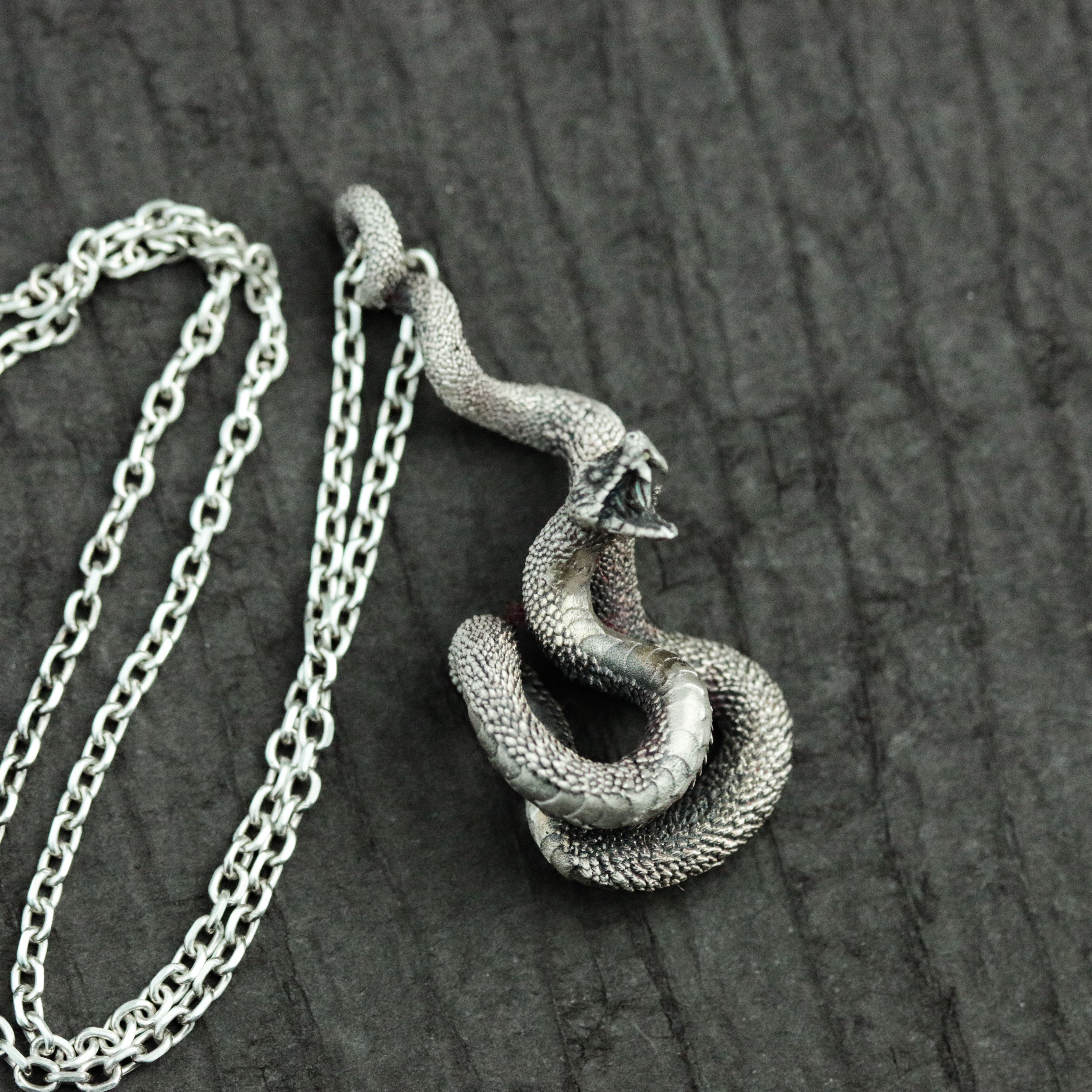 バイパーシルバーペンダント、咆哮する蛇のシルバーペンダント、パイソン シルバー ネックレス - 手作り