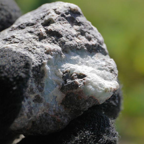 15%OFFSale天然石ラリマー約45mm(ドミニカ共和国産)母岩付き原石ラフ[lar-220916-02] 5枚目の画像