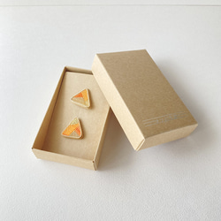 紙製イヤーアクセサリー（イヤリング／ピアス）〈 cheese 〉　オレンジ＋金箔 8枚目の画像