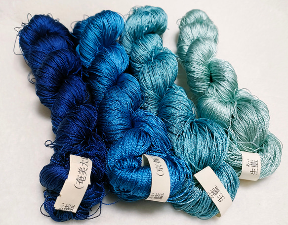 絹糸　草木染「藍染」極太　１カセ　シルク100％  天然染料 かがり糸 刺繍糸 組み紐 つづれ糸　青　インディゴブルー 2枚目の画像