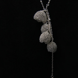 すずらんの花ネックレス丨銅かぎ針編み淡水パール丨セレモニー 4枚目の画像