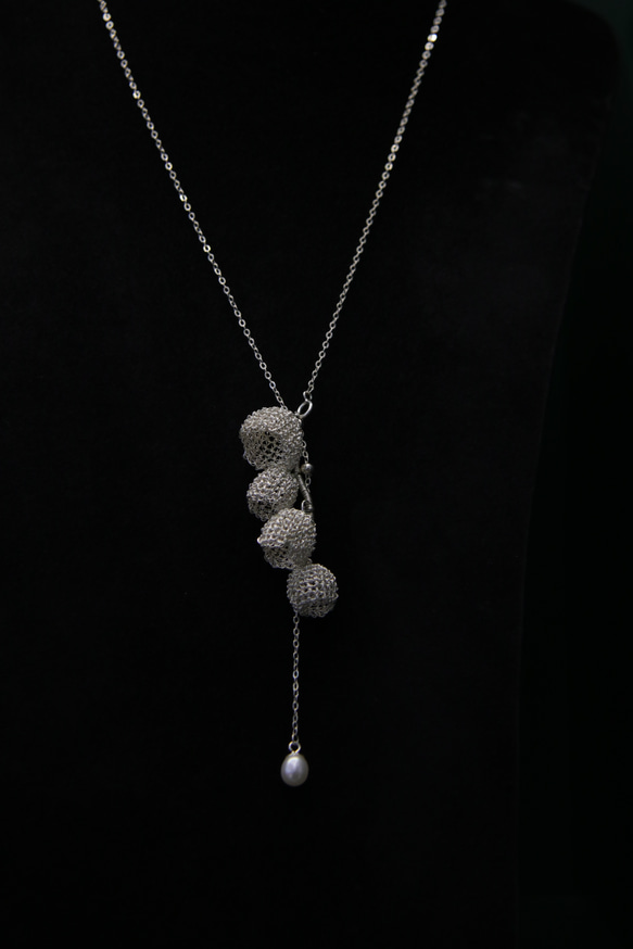 すずらんの花ネックレス丨銅かぎ針編み淡水パール丨セレモニー 2枚目の画像