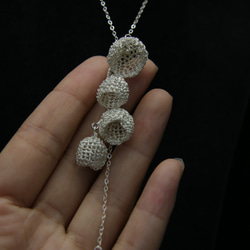 すずらんの花ネックレス丨銅かぎ針編み淡水パール丨セレモニー 5枚目の画像