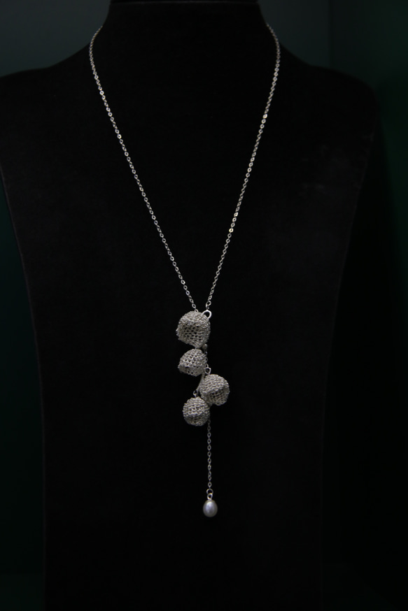 すずらんの花ネックレス丨銅かぎ針編み淡水パール丨セレモニー 8枚目の画像