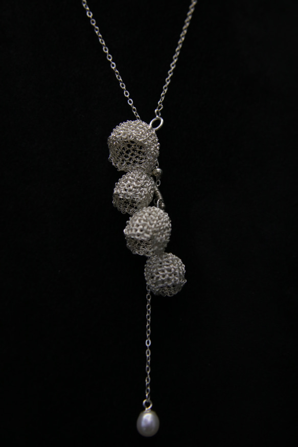 すずらんの花ネックレス丨銅かぎ針編み淡水パール丨セレモニー 1枚目の画像