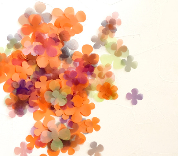 SAKUSAKU お花を集めた耳飾り　大ぶり　ハロウィンカラー 6枚目の画像