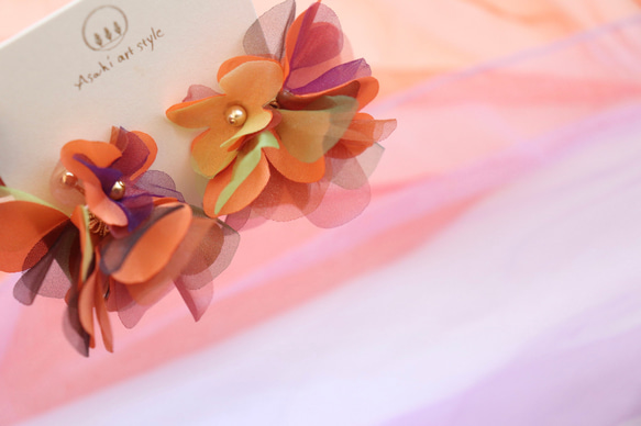 SAKUSAKU お花を集めた耳飾り　大ぶり　ハロウィンカラー 5枚目の画像