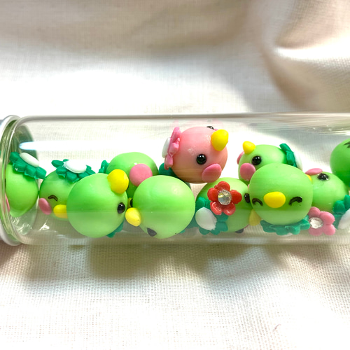 うさぎとひよこ ストラップ 緑 MOE 絵本雑貨店｜【MOE】ネックストラップ(キューライス/シカしか