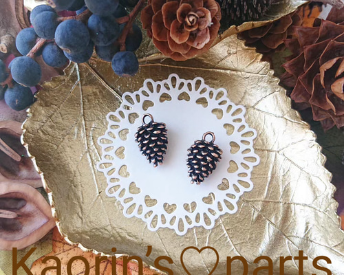 レトロな松ぼっくり【C】チャーム☆パーツ☆アンティークブロンズ