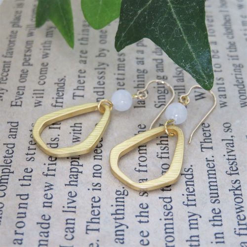 14KGF☆白翡翠×マットゴールドの雫形リングのピアス／イヤリング  