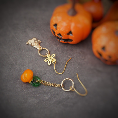 ガラスのかぼちゃ ピアス&イヤリング ピアス（フック・チェーン