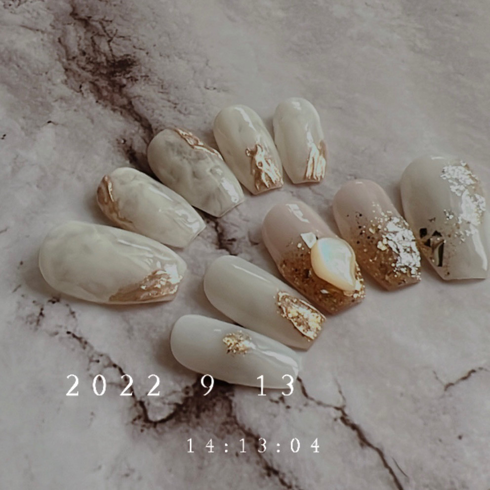 ホワイトマーブルとゴールド天然石ニュアンスネイルチップ❤︎゛  