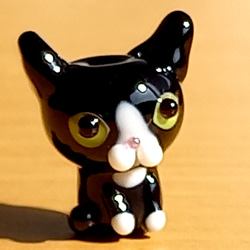 新型です(ω) とんぼ玉の黒白猫 B 1枚目の画像