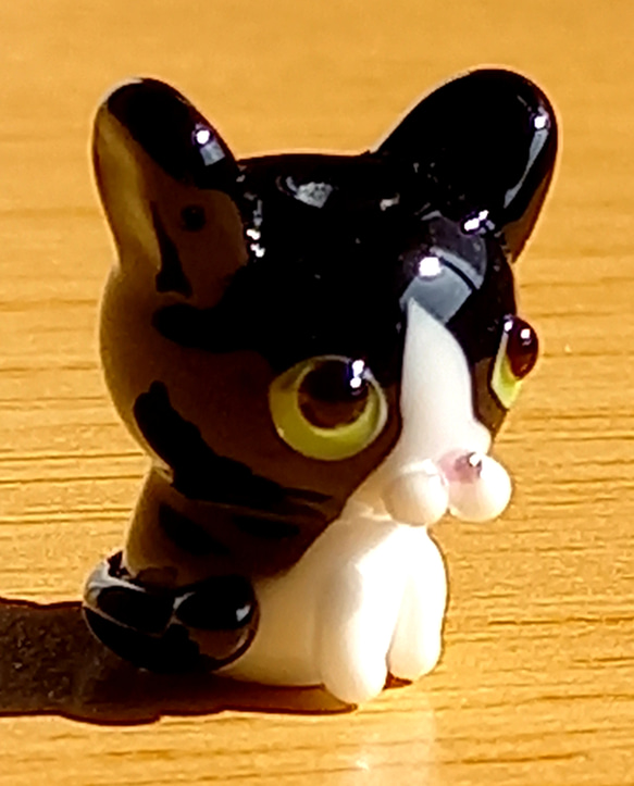 新型です(ω) とんぼ玉の黒白猫 C 2枚目の画像