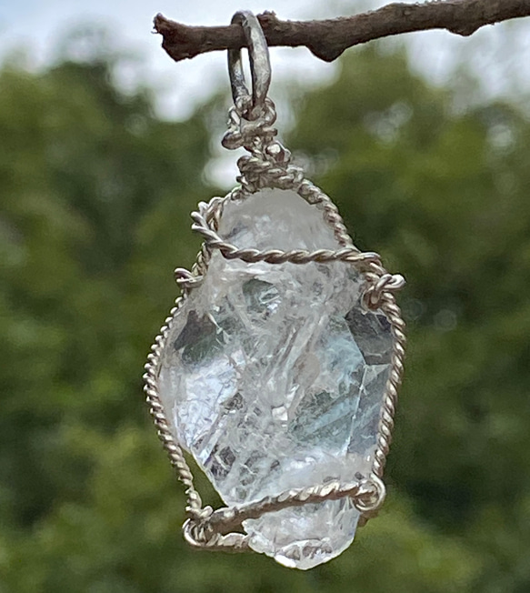 ファーデン水晶の原石と純銀のペンダントトップ 4枚目の画像