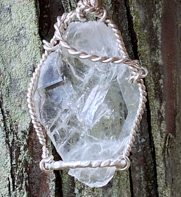 ファーデン水晶の原石と純銀のペンダントトップ 13枚目の画像