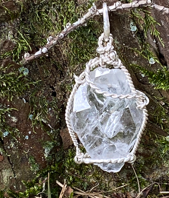 ファーデン水晶の原石と純銀のペンダントトップ 10枚目の画像