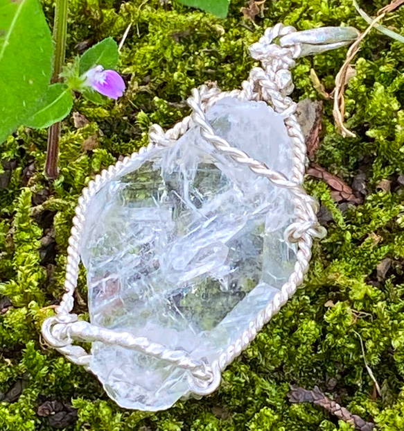 ファーデン水晶の原石と純銀のペンダントトップ 6枚目の画像